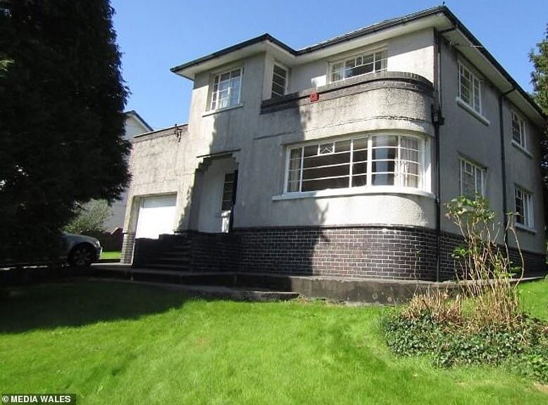 Curved Crittall window in Heol Bryngwili art deco house.